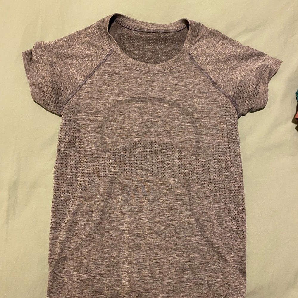 Women’s Lululemon grey top